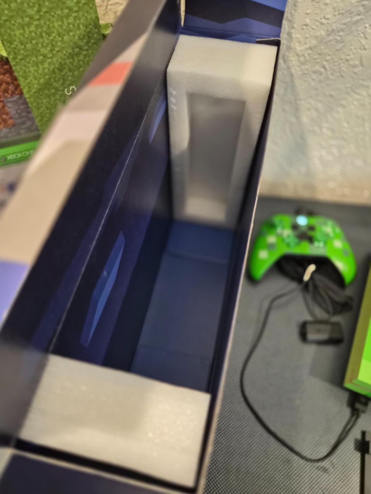 Xbox One S Minecraft Console Creeper Controller Complete CIB Box Stand Inserts