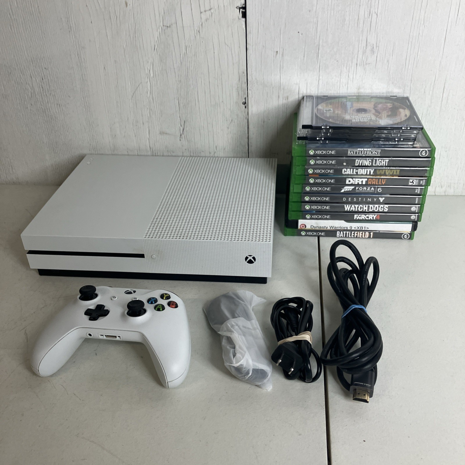 Microsoft Xbox One S White Bundle 15 Games GTA V 5 Battlefield Rayman Call Duty