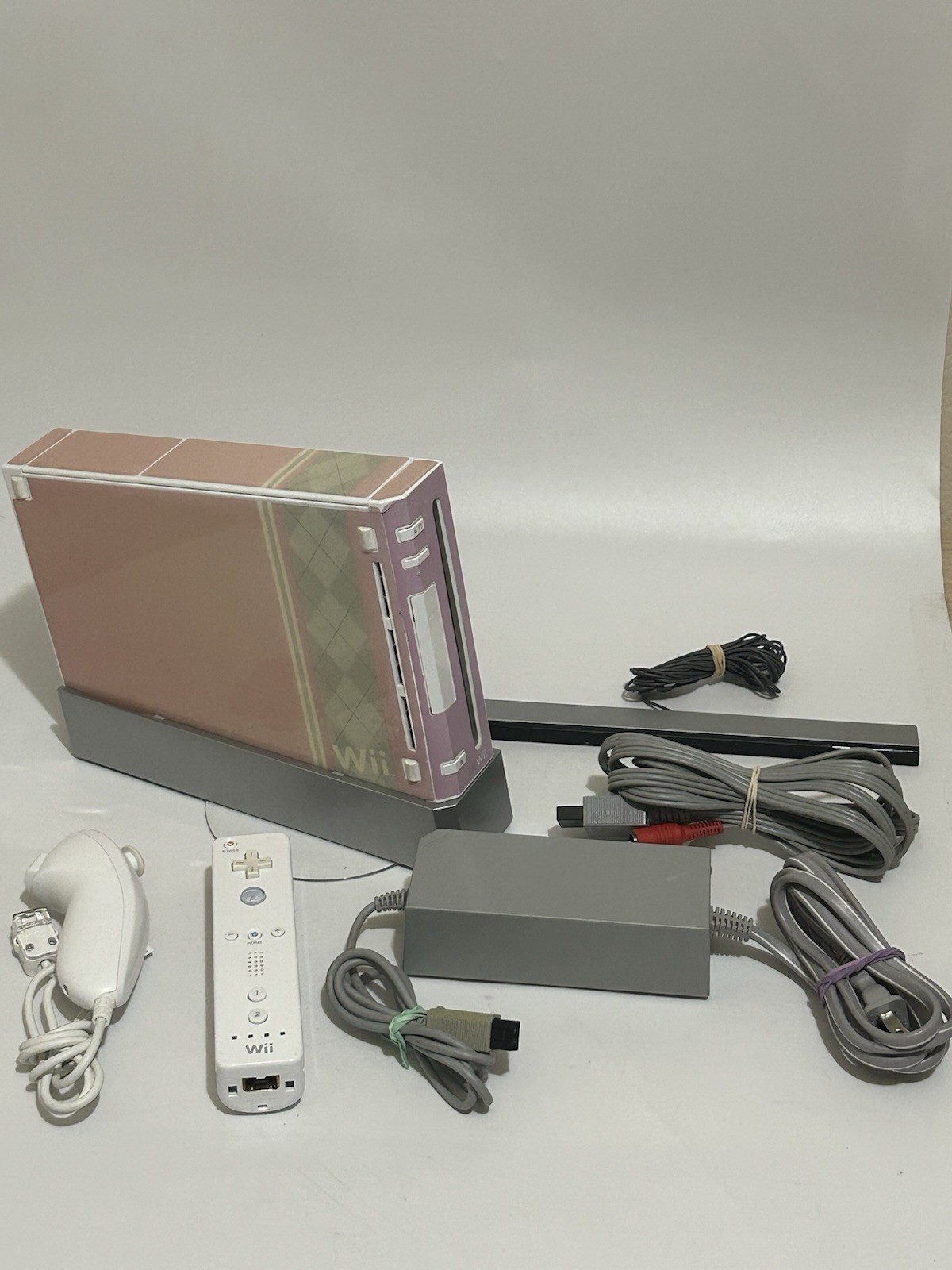 Nintendo Wii Console RVL-001 Bundle Controller Cords Tested Works /w Pink Wrap