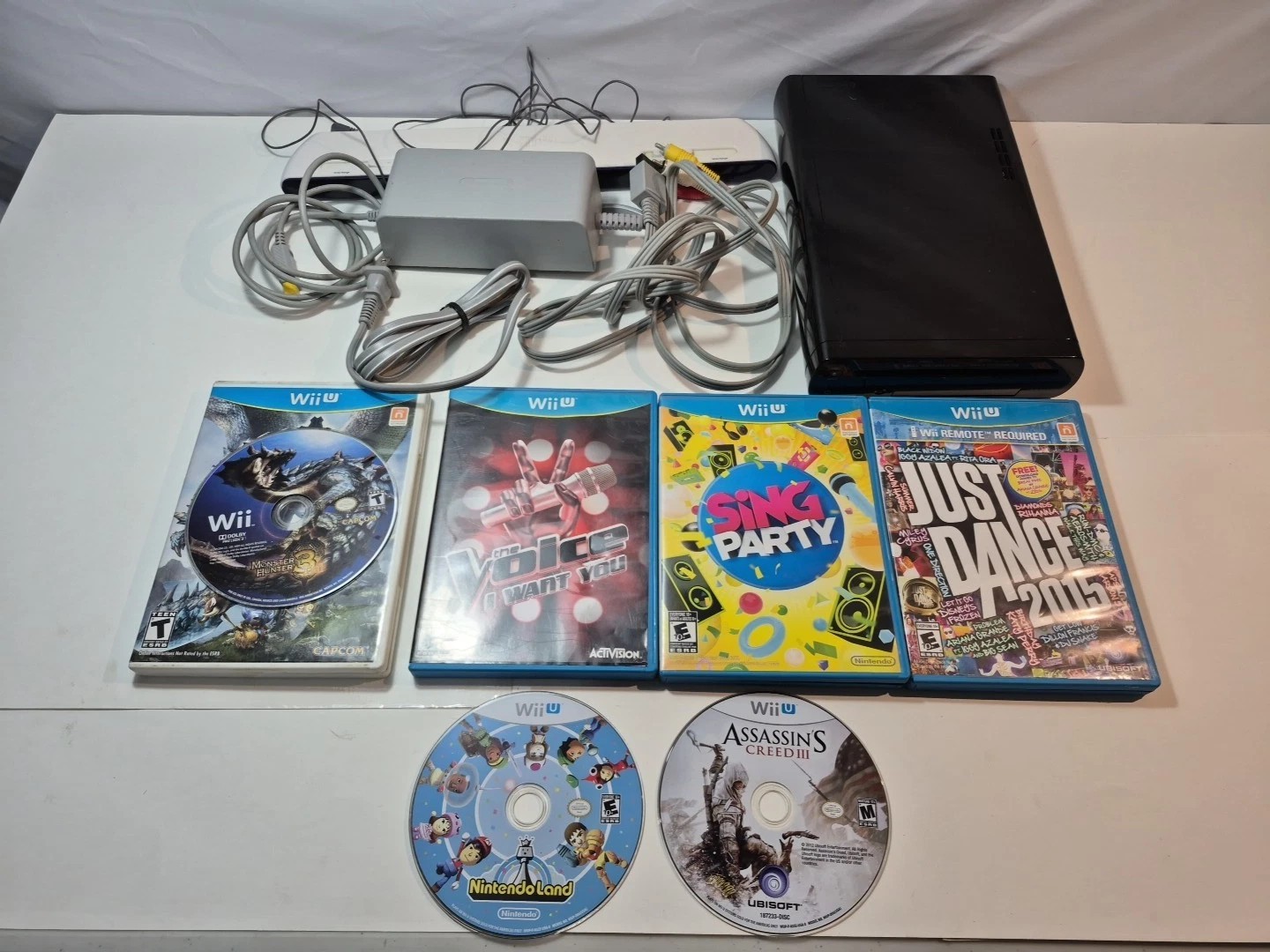 Nintendo Wii U Deluxe 32GB Console Only + Cables Games Sensor Black WUP 101 02