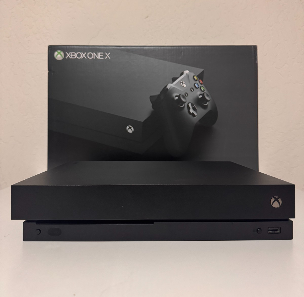 Microsoft Xbox One X 1 TB console – black, Cable Included
