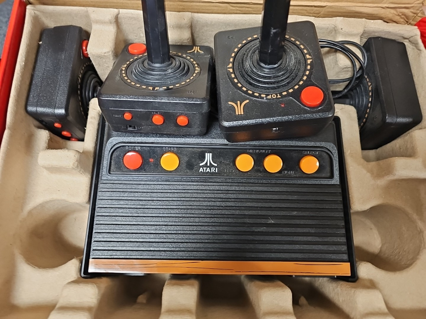Atari Flashback 6 Classic Game System w/ 100 Built-in Games 4 Game Controllers!