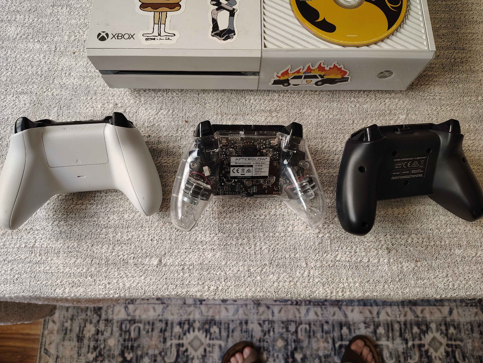 Xbox One Console 1540 Bundle White Console lot + 500gb external hdd and 2 games