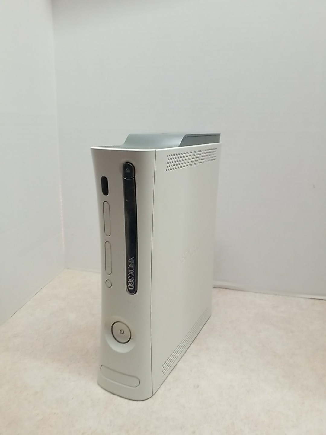 Microsoft Xbox 360 White 60 GB HDD Console Parts Only, Untested NO RETURN