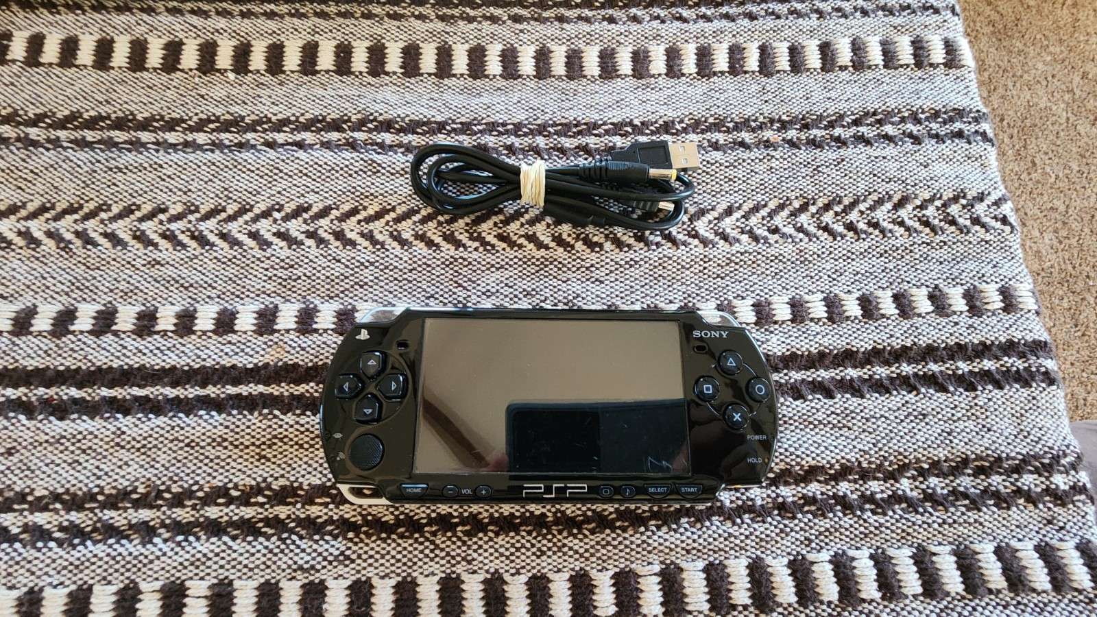 Sony PSP 2000 Handheld System – Piano Black