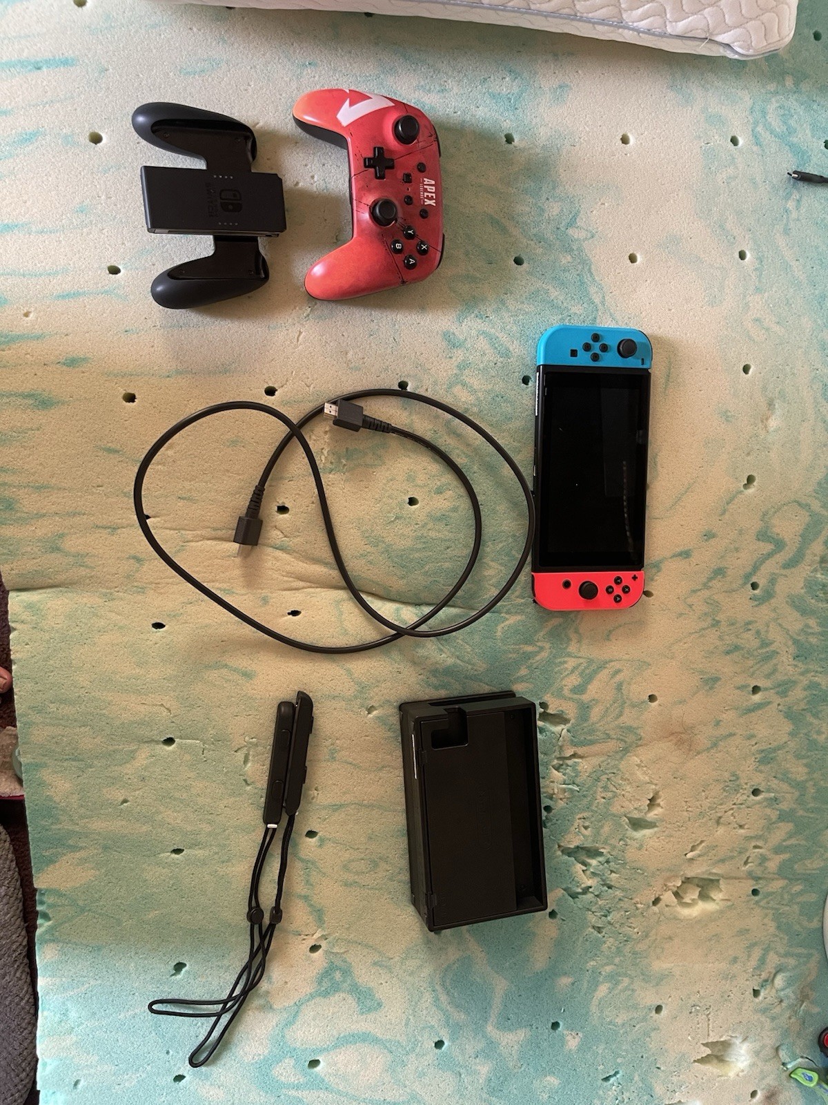 Nintendo Switch Console Black Blue Red Wi-Fi Joy-Con Dock Apex Controller