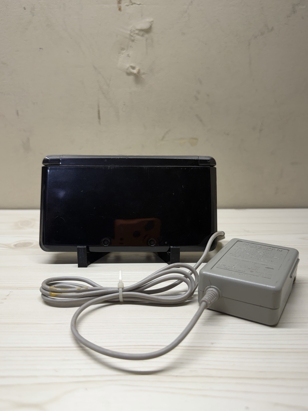 Nintendo 3DS Cosmo Black Handheld Console System CTR-001 No Stylus