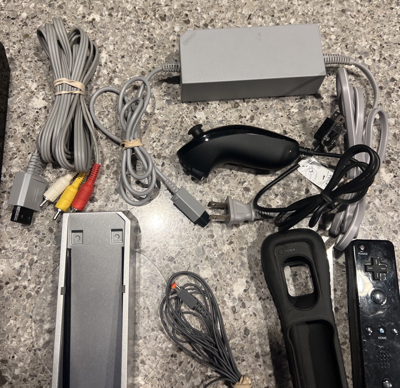 Nintendo Wii RVL-001 Console Bundle Tested Working GameCube Compatible