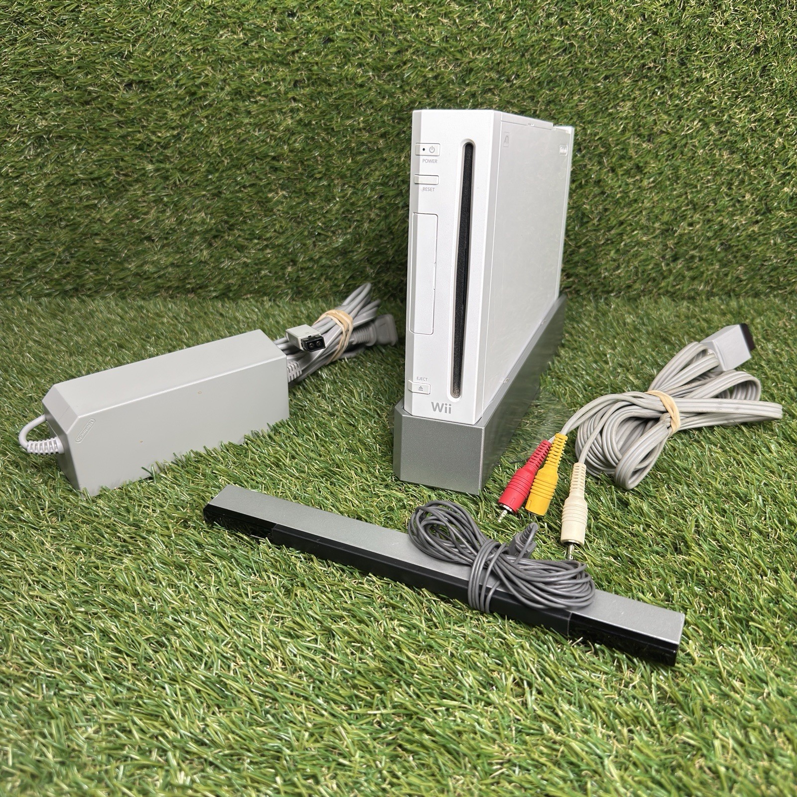 Nintendo Wii Launch Edition White Console RVL-001 Works
