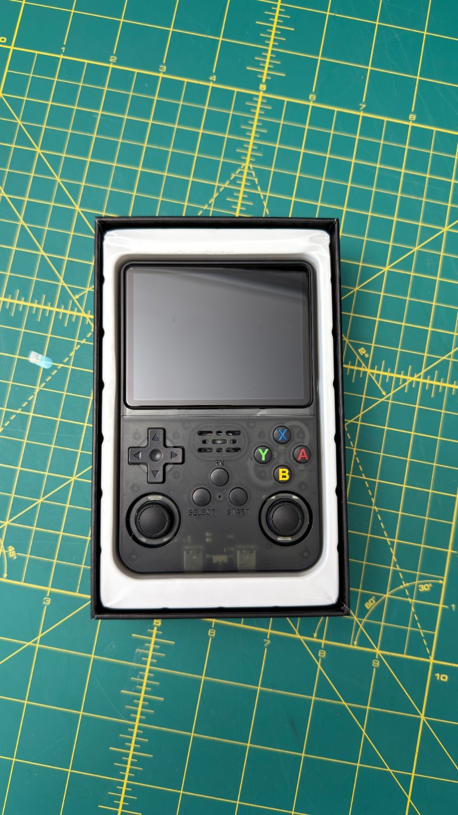 R36S Retro Handheld Game Console 3.5″ IPS 64GB WiFi Bluetooth PSP N64 PS1 Black