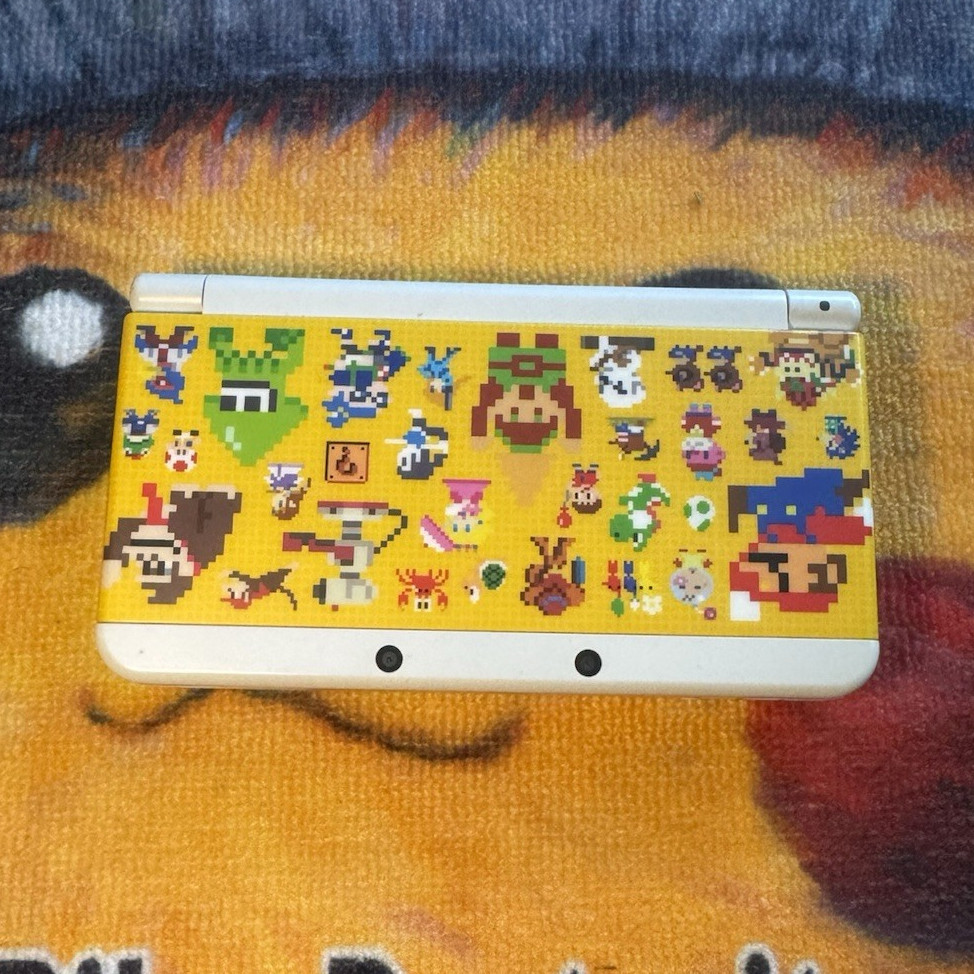 Nintendo 3DS XL White/Yellow 4GB Wi-Fi NTSC-U/C Skin Cover MPN SPR-001