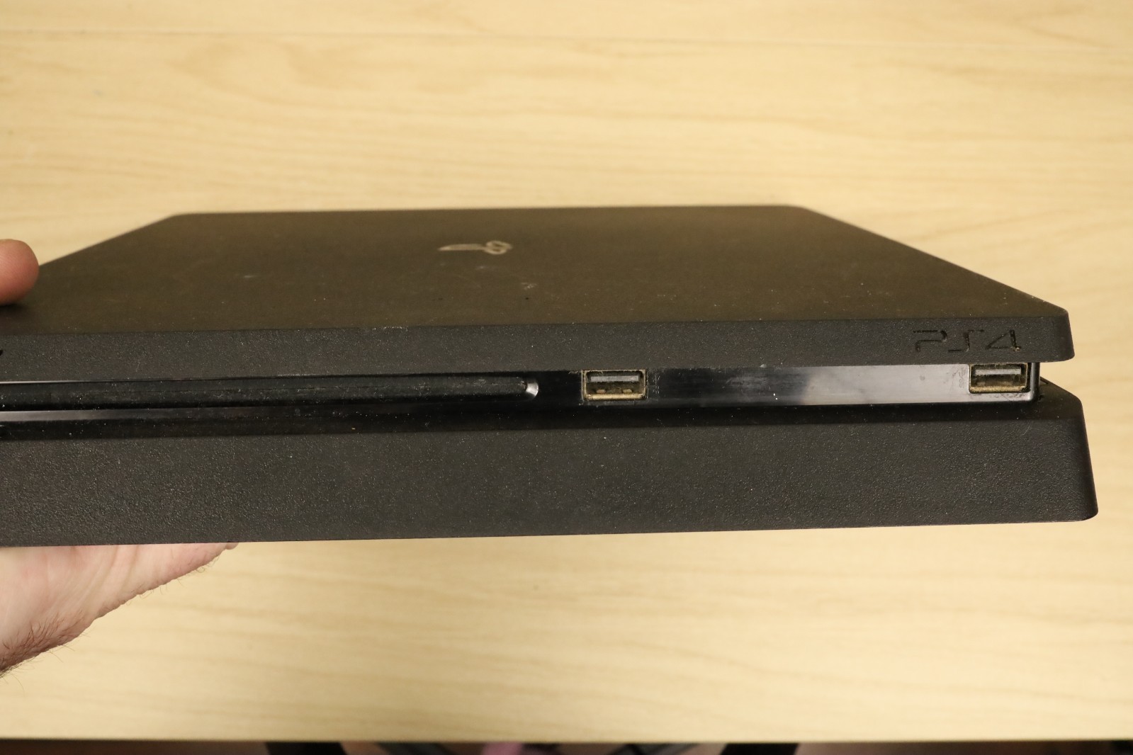 Sony PlayStation 4 Slim 1TB Console, VR, Controller, Charging Station &Cables
