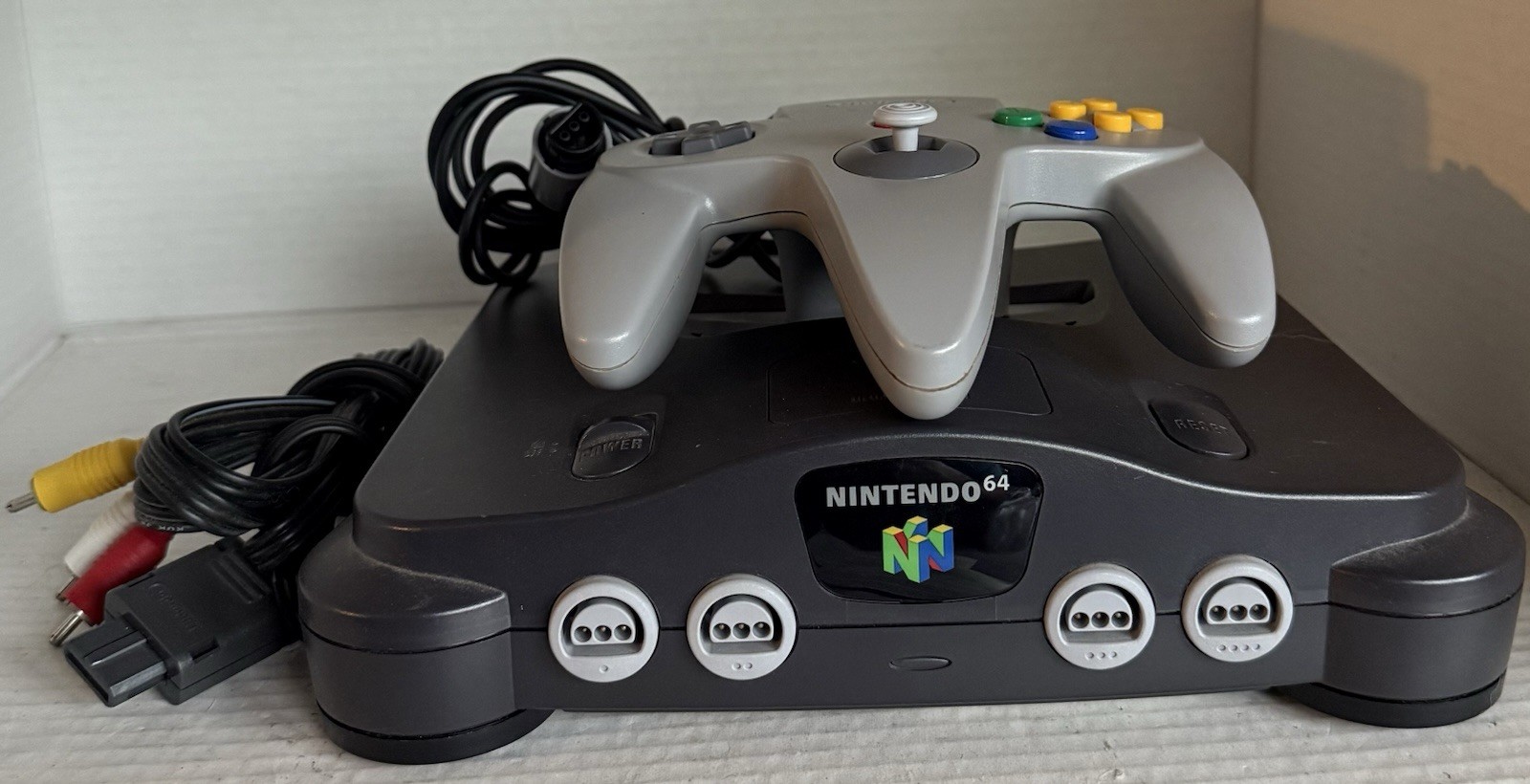 Nintendo 64 Console – Charcoal Gray w Gray Controller & Wires – Tested