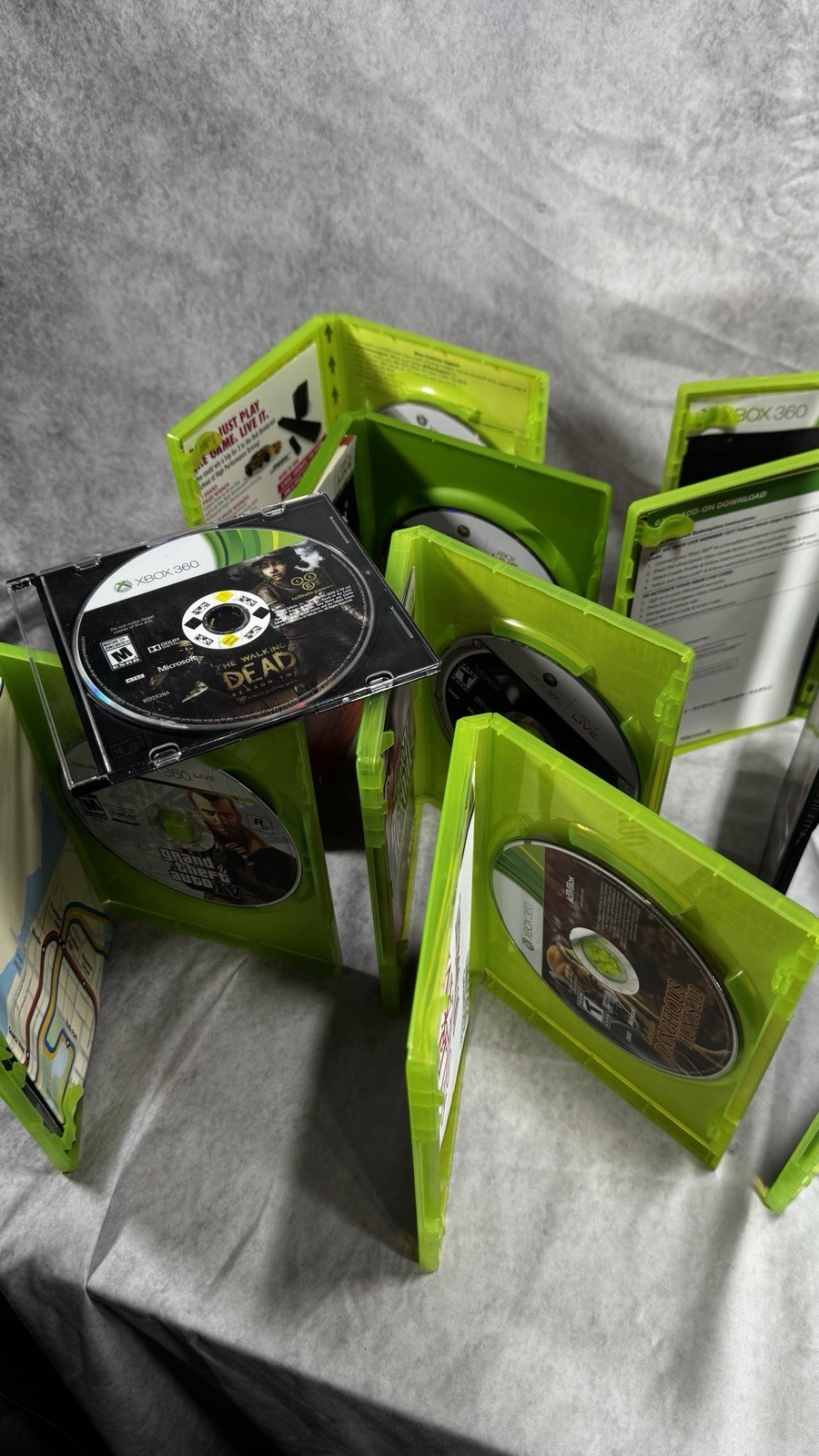 Microsoft Xbox 360 S Console 250GB HDD Bundle 10 Good Games, 2 Controllers Works