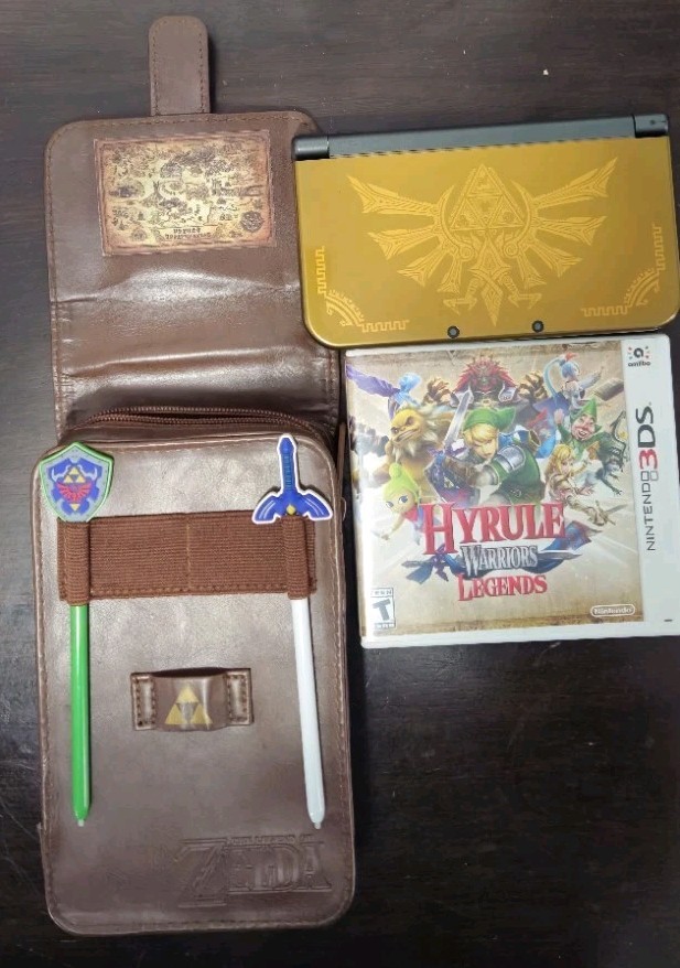 Nintendo New 3DS XL Gold Hyrule Edition amiibo Compatible w/ Hyrule Warriors