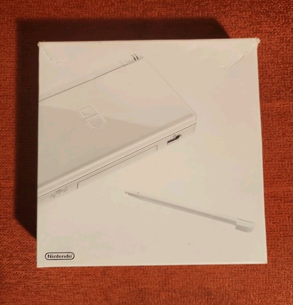 Nintendo DS Lite Handheld System – White (Bottom Screen Corner Issue)
