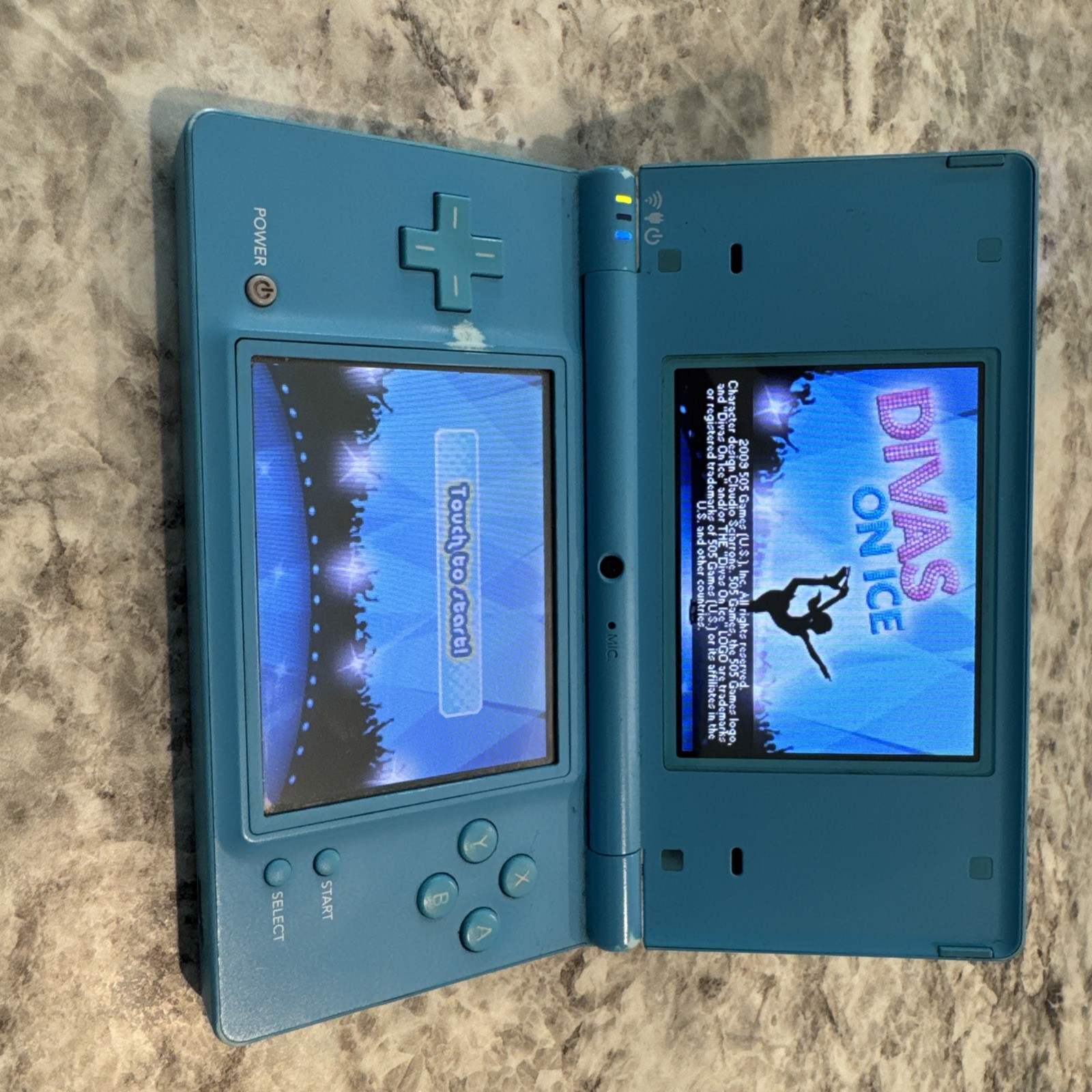 Nintendo DSi Blue Handheld System, 256MB SD Slot, NTSC-U/C, TWL-001