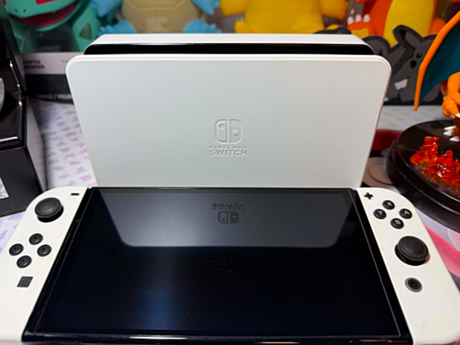 Nintendo Switch OLED Handheld Console – 64GB – SCREEN Very Nice Shape