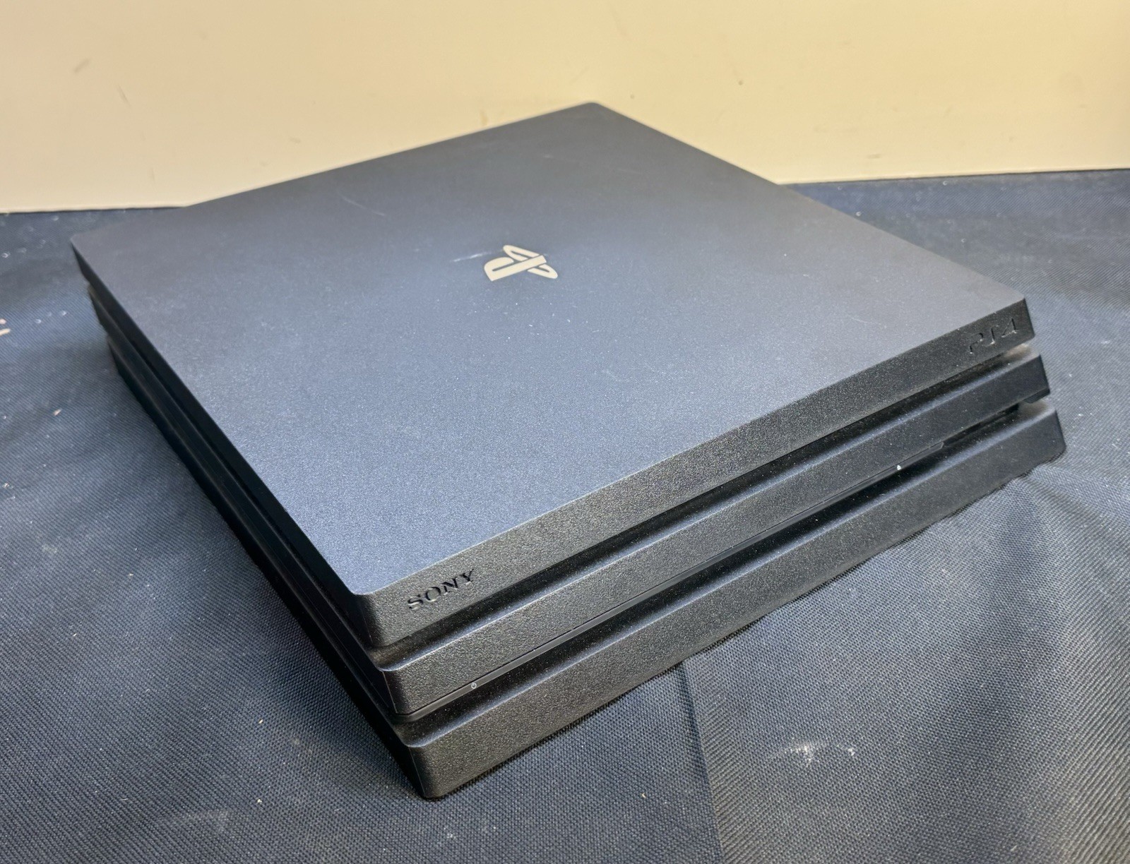 Sony PlayStation 4 Pro PS4 1TB Black Console Only CUH-7215B Power Tested Only