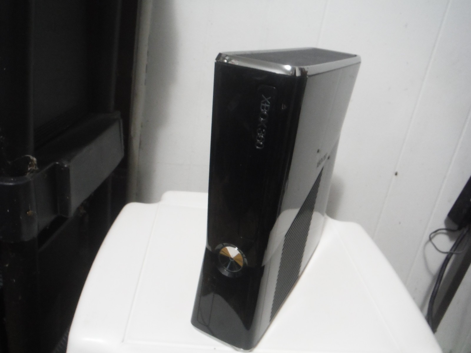 Microsoft Xbox 360 S Console GLOSSY BLACK 1439 With 250GB HDD + POWER ADAPTER