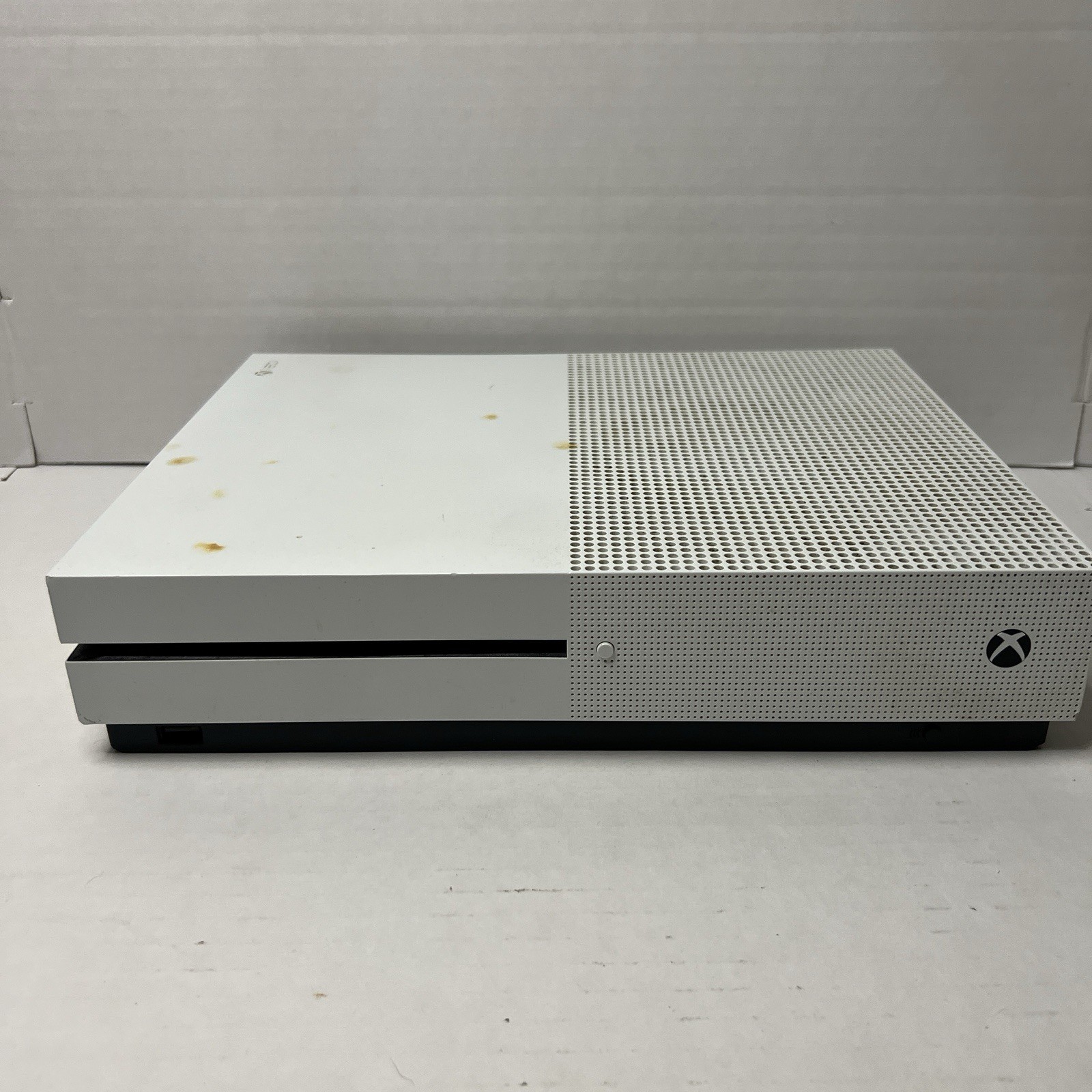 Microsoft Xbox One S 1681 Home Console White 500GB 4K UHD Wi-Fi, 2017 For Parts