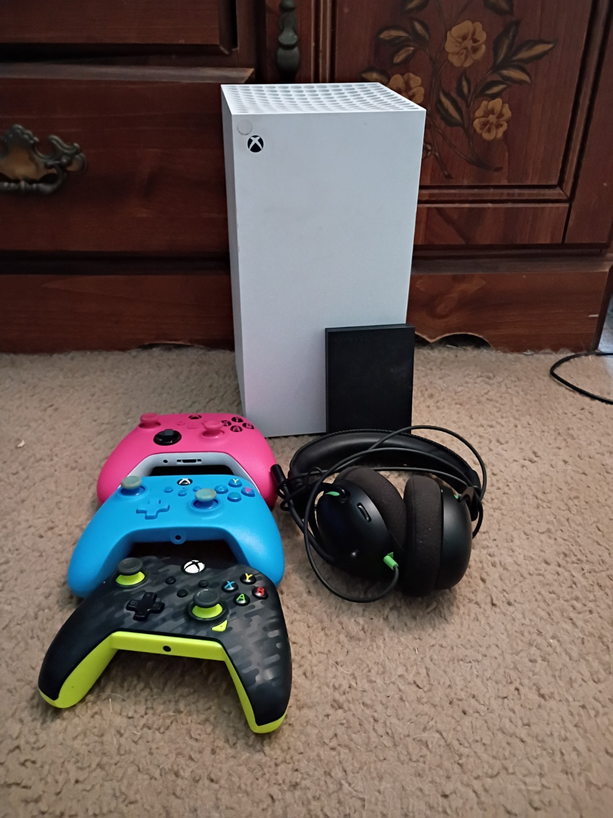 xbox series x 1tb drive headset controllers