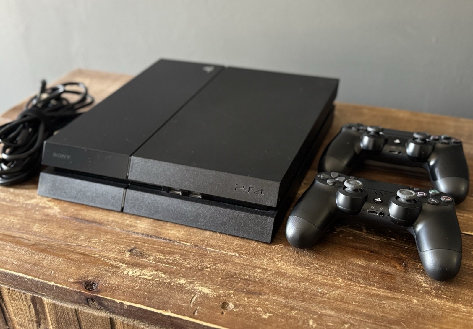 Sony PlayStation 4 PS4 500GB CUH-1115A Console Bundle w/ 2 OEM Controllers