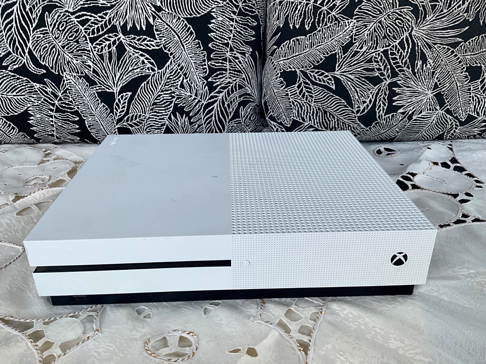 Microsoft Xbox One S 1681 500GB Console Only W Power Supply / HDMI Cable Tested