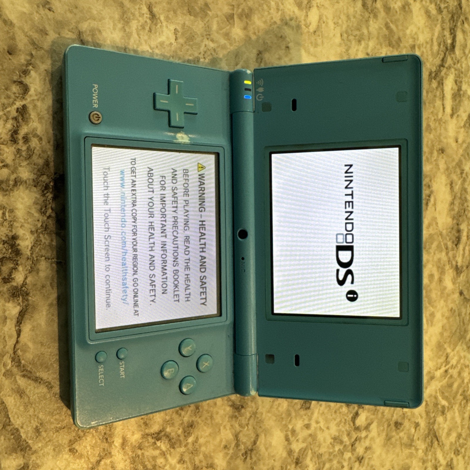 Nintendo DSi Blue Handheld System, 256MB SD Slot, NTSC-U/C, TWL-001