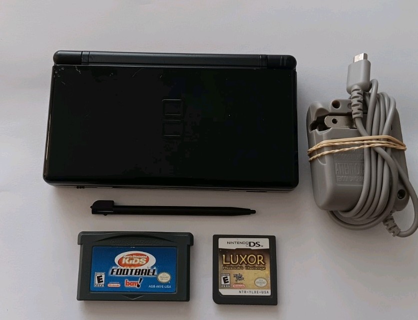 Nintendo DS Lite USG-001 Black W/OEM Stylus Charger & Games Tested