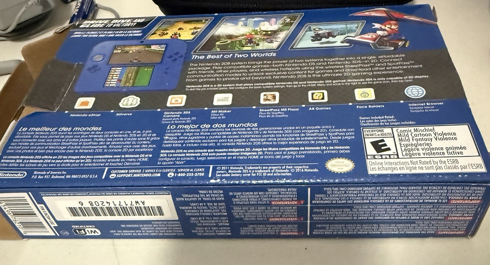 Original 2DS Blue Console with box and charger + 3 games & Carrying Case