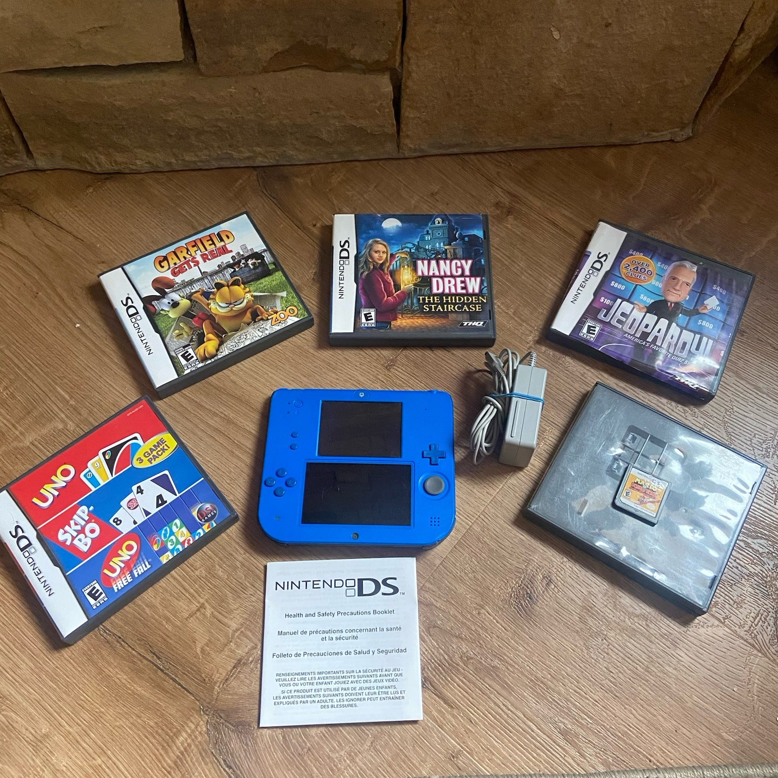 Nintendo 2DS Handheld Game Console FTR-001 Electric Blue Charger Mario 6 Games