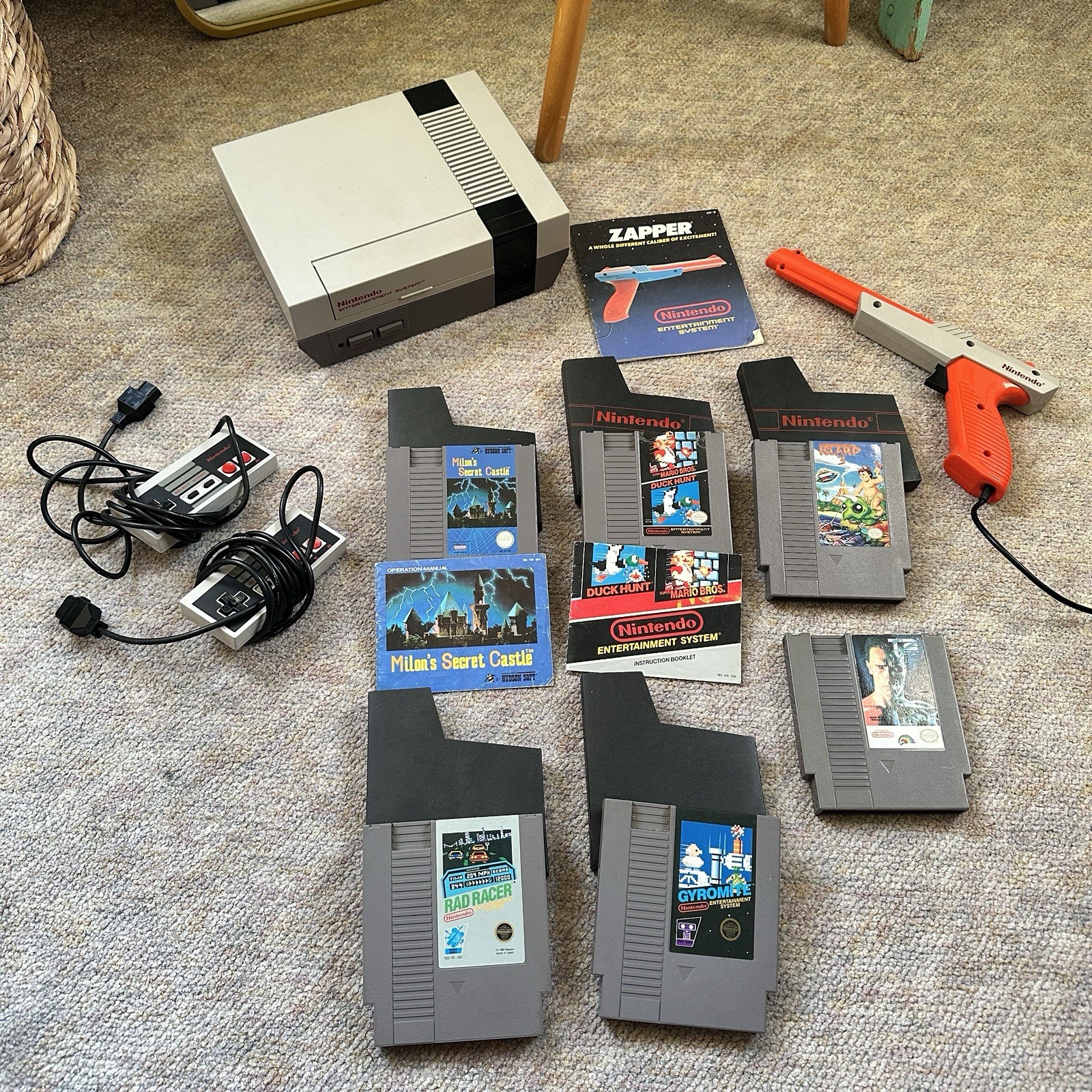 Nintendo NES Console Bundle Tested OEM Zapper 6 Games Manuals Controllers