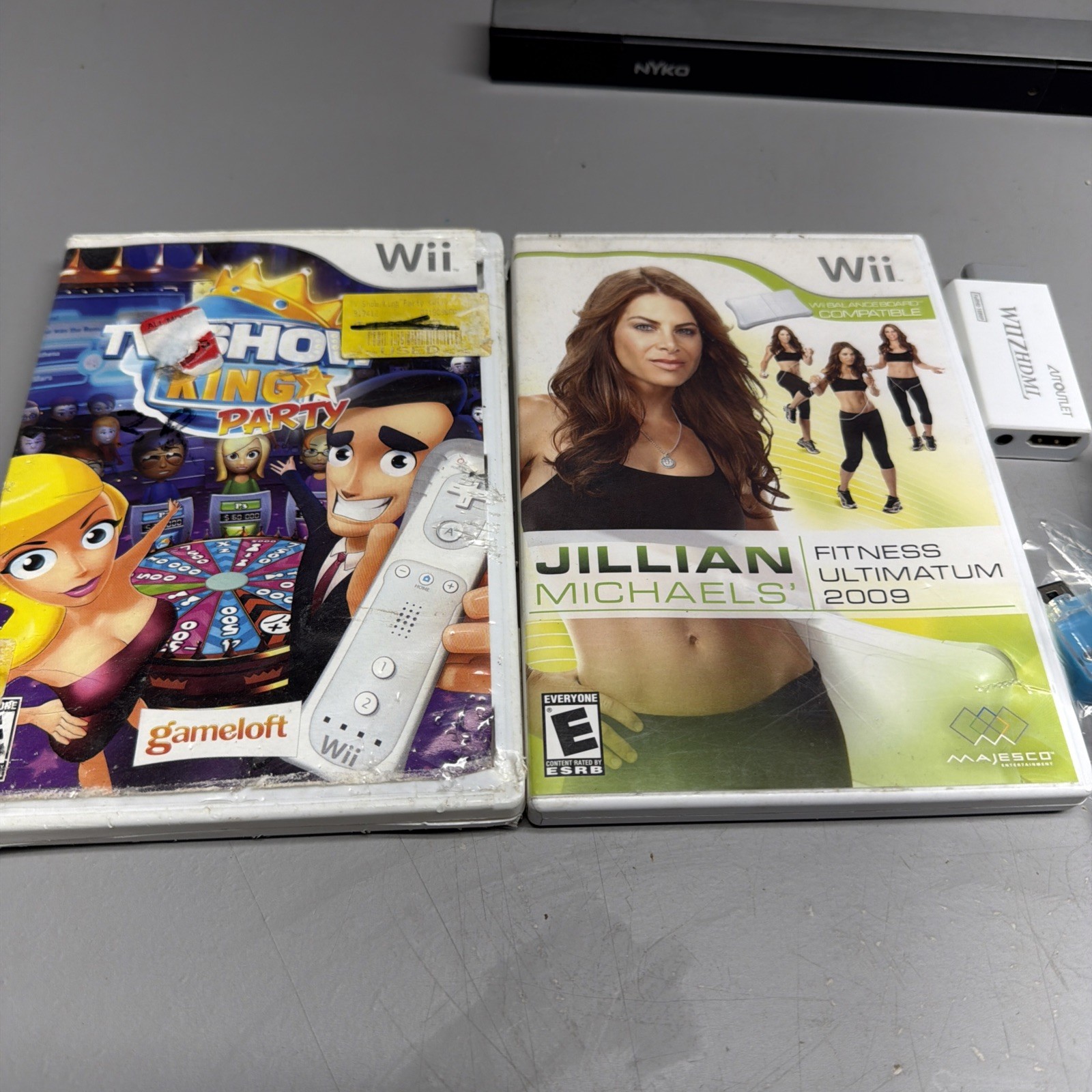 Nintendo Wii Game Console RVL-001 Bundle, White , 2 Controllers 2 Games HDMI Adp