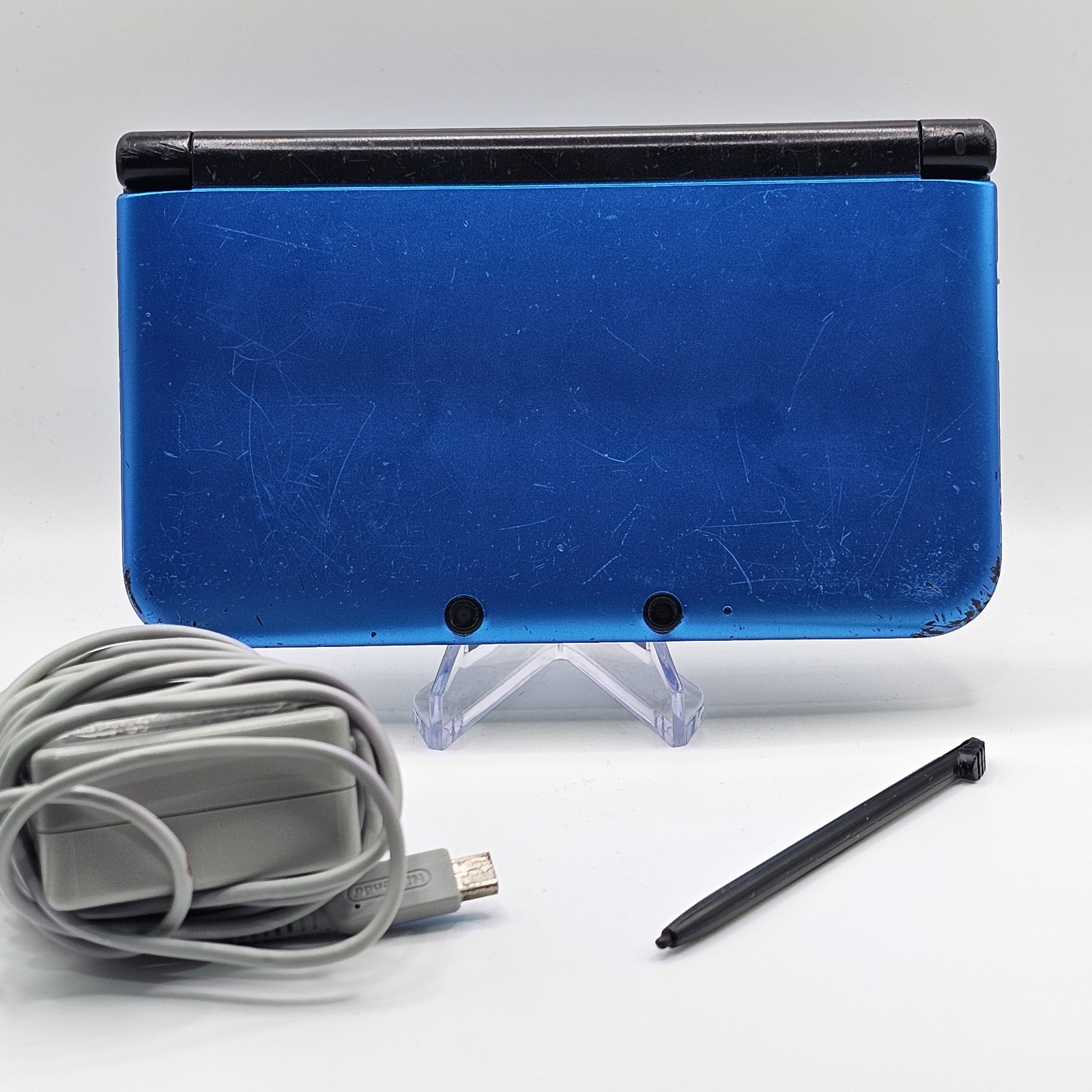 Nintendo 3DS XL Handheld System Blue/Black With Charger And Stylus