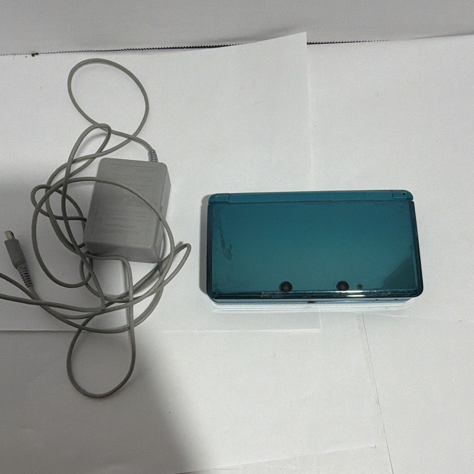 Nintendo 3DS Blue Handheld Console w/ Charger Wi-Fi NTSC-U/C CTR-001 2GB 2011