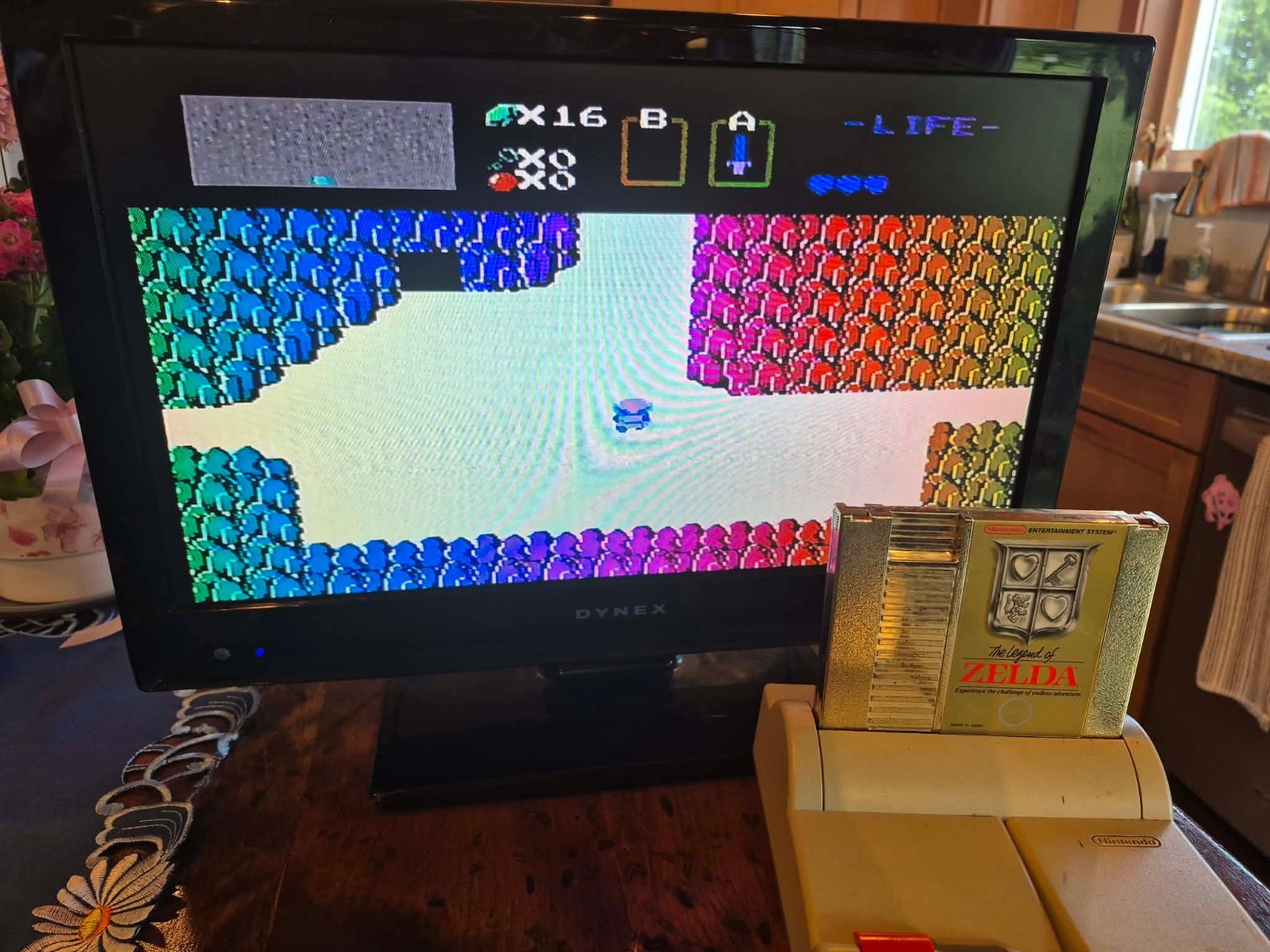 Nintendo NES Top Loader console model NES-101 Bundle with Legend of Zelda Gold