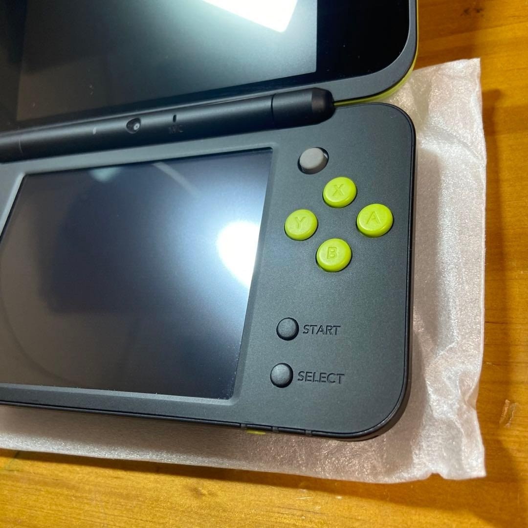New Nintendo 2DS LL Black Lime 6076