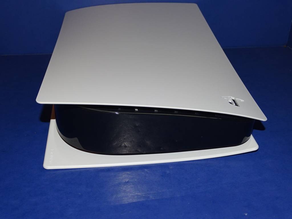 Sony PlayStation 5 Blu-Ray Disc Edition 825GB Console PS5 W/ BOX AND ALL CABLES