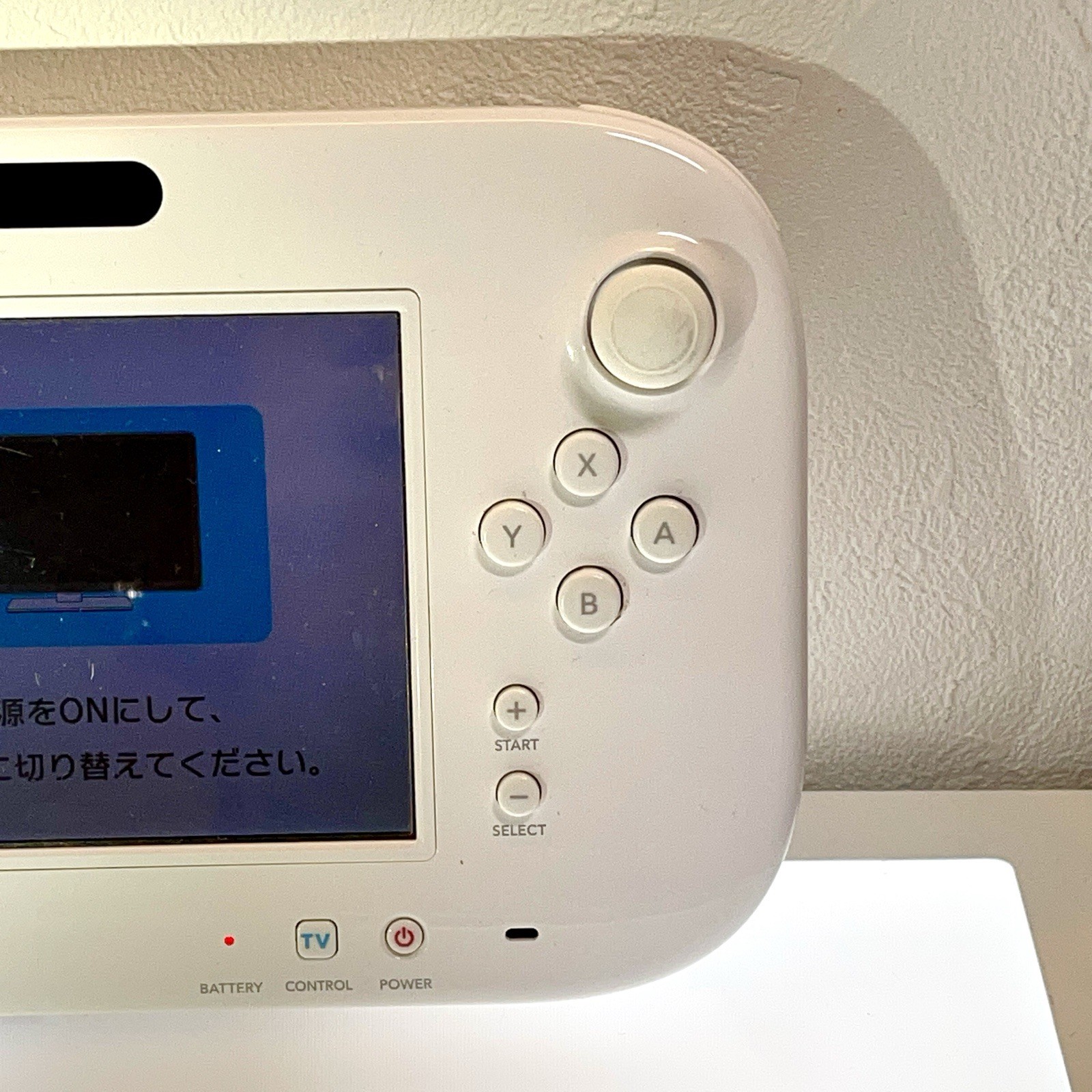 Nintendo WII U Bundle Set – Includes two handles and two controllers. Initialize