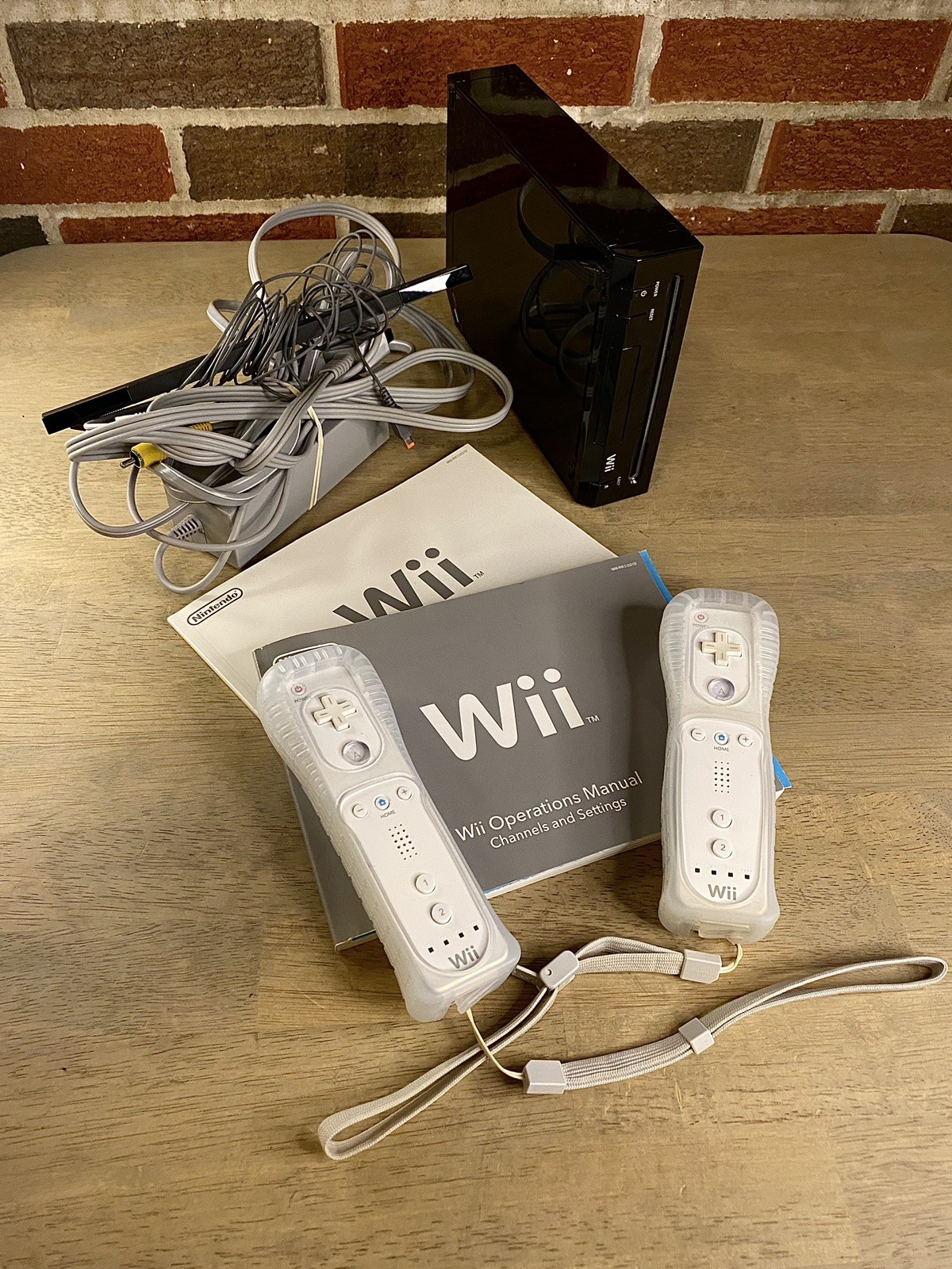 Nintendo Wii Model RVL-101 USA With Remotes Power Supply & Manuals Tested