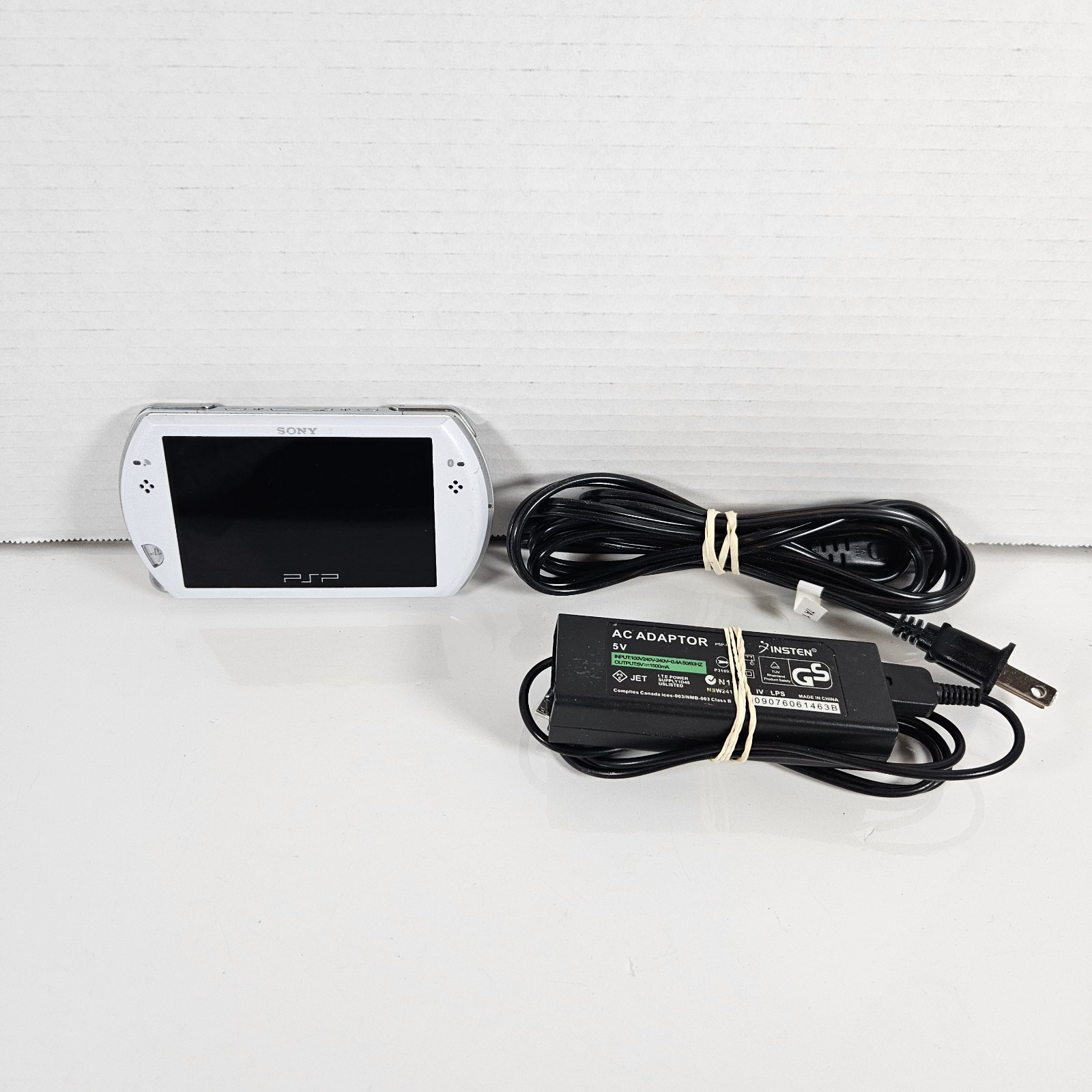 Sony PSP Go 16GB Handheld System – Pearl White