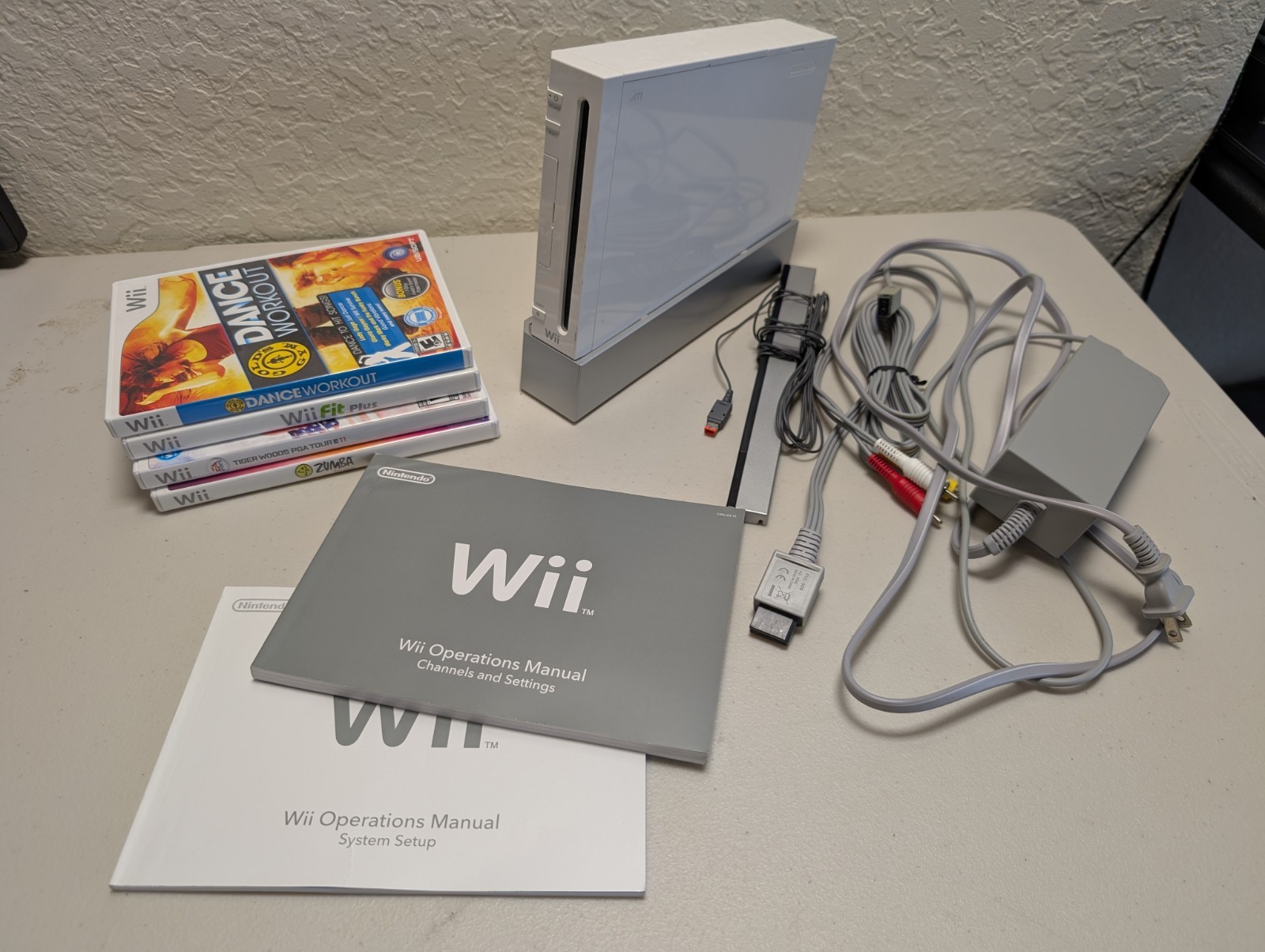 Nintendo Wii Console RVL-101 White Tested + Power Cord Sensor Bar AV Cable