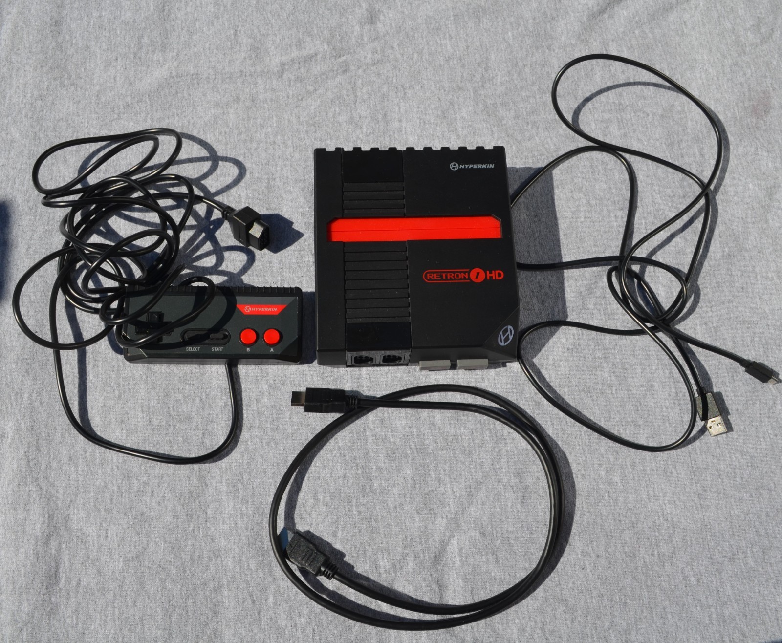 Hyperkin Retron 1 HD TESTED WORKS Great Condition, Cables + Controller Included
