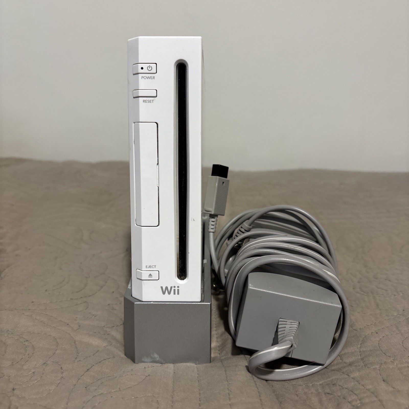 Nintendo Wii Console TESTED & WORKS GameCube Compatible W/Power Cord and Stand