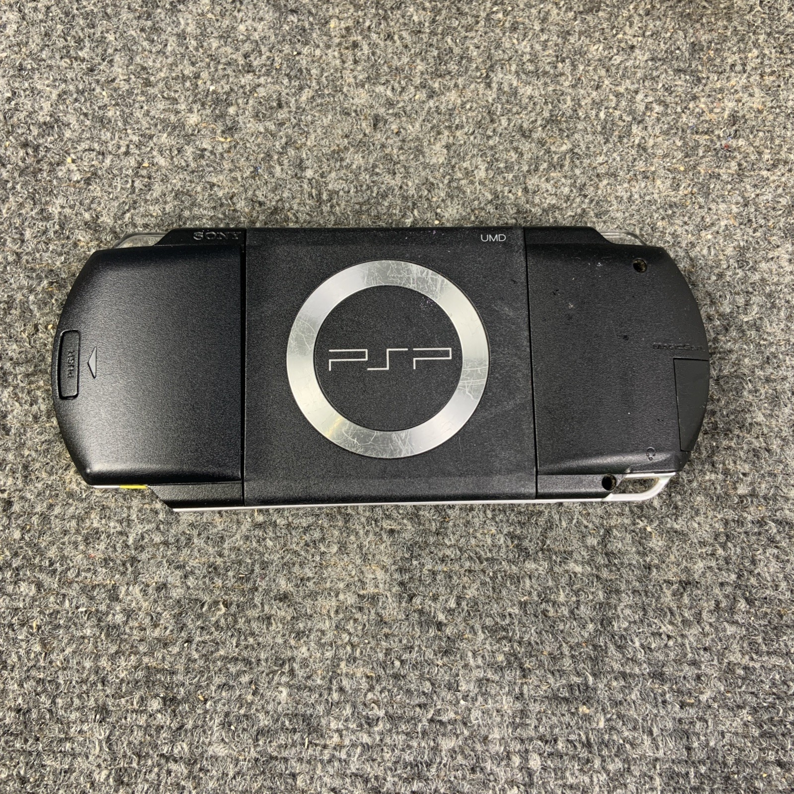 Sony PSP PSP-1001 PlayStation Portable For Parts or Repair Doesn’t Power On