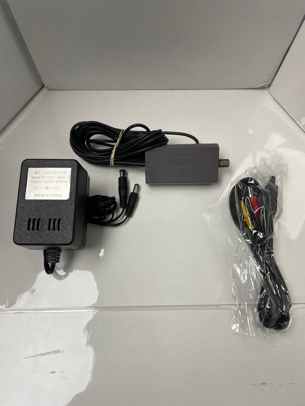 Super Nintendo (SNES) Home Console/System – Gray – Controller and Cords