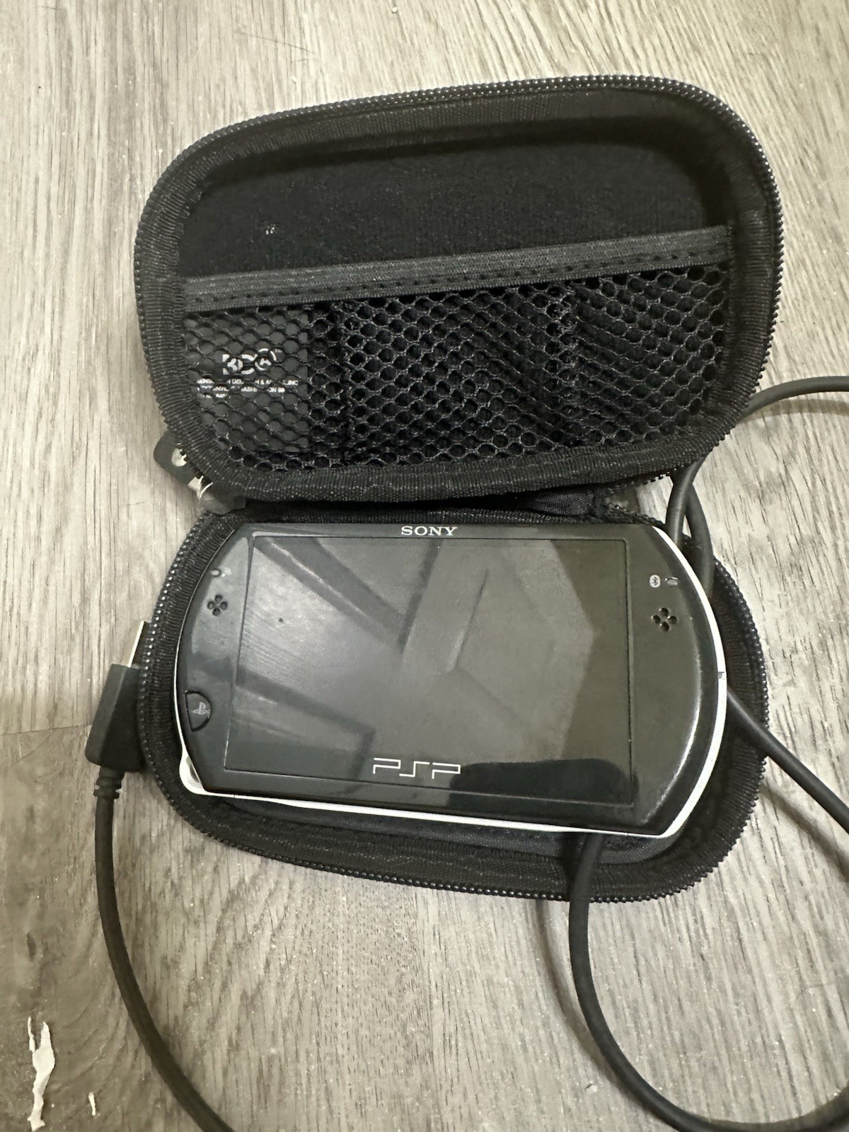 Sony PSP Go Black Handheld Console 16GB Wi-Fi Region Free Case/Charger