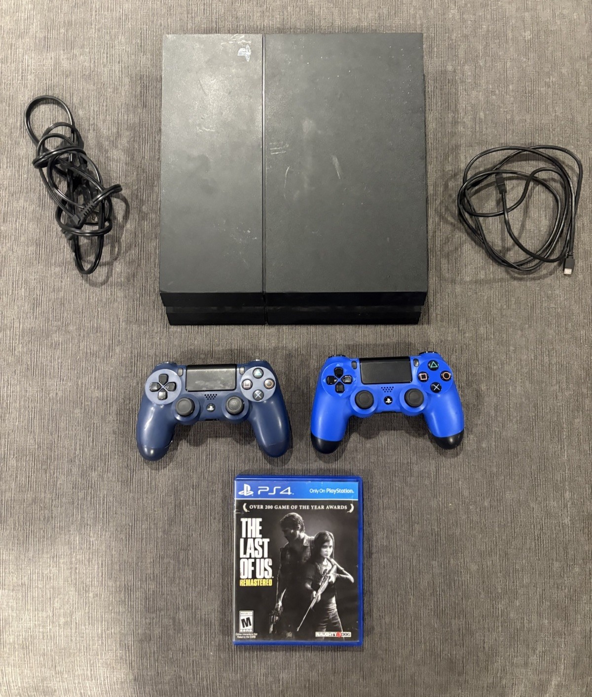 Sony PlayStation 4 PS4 CUH1215A 500 GB Console Bundle w/ 2 Controllers & Game