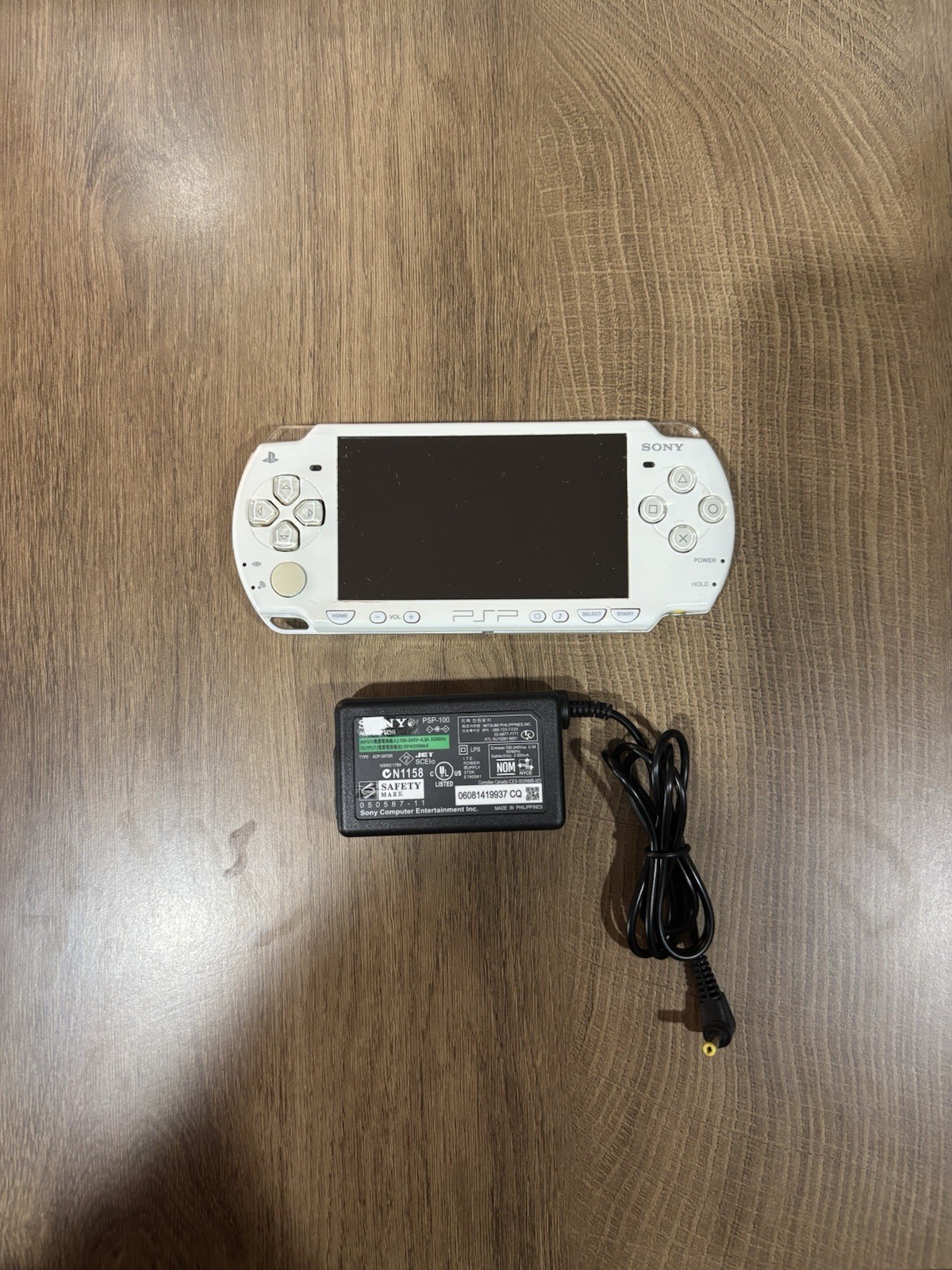 Sony PSP 2000 White With Charger + New Replacement Battery Good